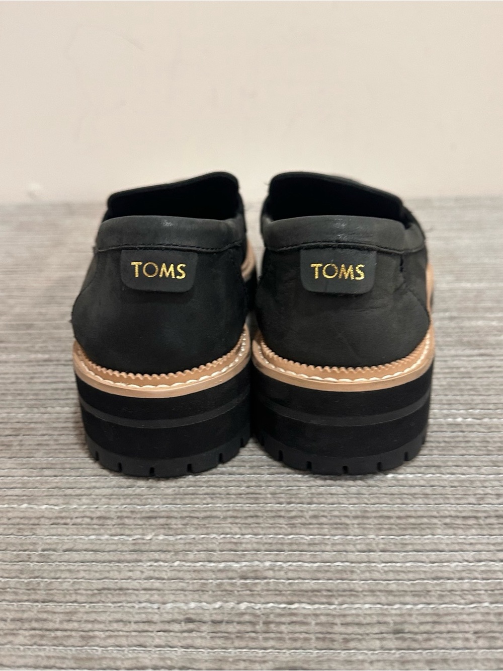 TOMS Cara Lug sole Penny loafers black leather comfort casual shoes New Sz 6,5 - Picture 5 of 10